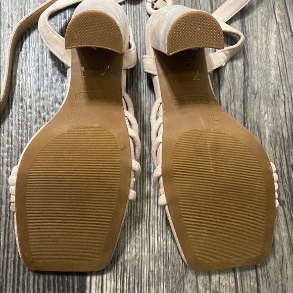 Stylish Beige Heeled Sandals - Picture 5 of 5
